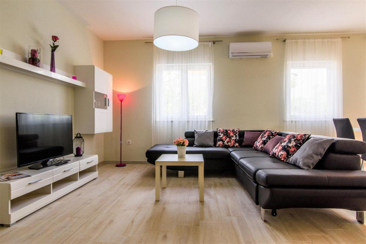 Vila Rozarija تروغير المظهر الخارجي الصورة